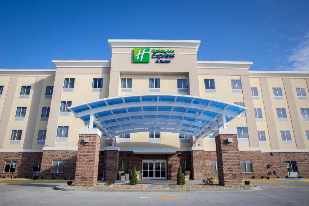 a hotel with a sign on the front of it at Holiday Inn Express and Suites Edwardsville, an IHG Hotel in Edwardsville