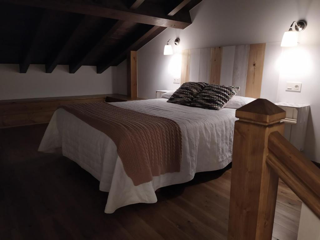 Postel nebo postele na pokoji v ubytování Apartamentos El Brezu