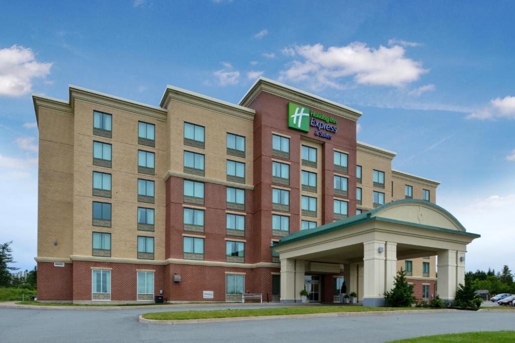 una imagen de un hotel en Holiday Inn Express & Suites Halifax Airport, an IHG Hotel, en Enfield