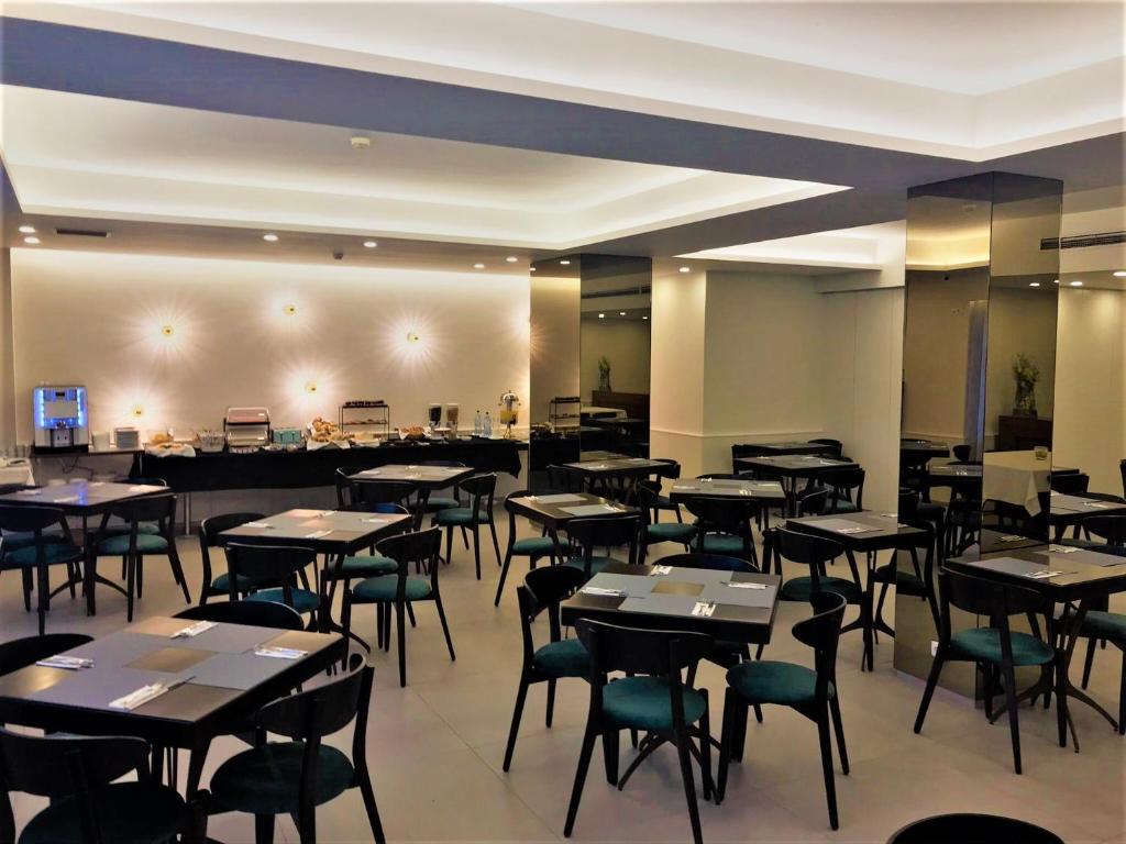 Restaurace v ubytování Apulia Praia Hotel
