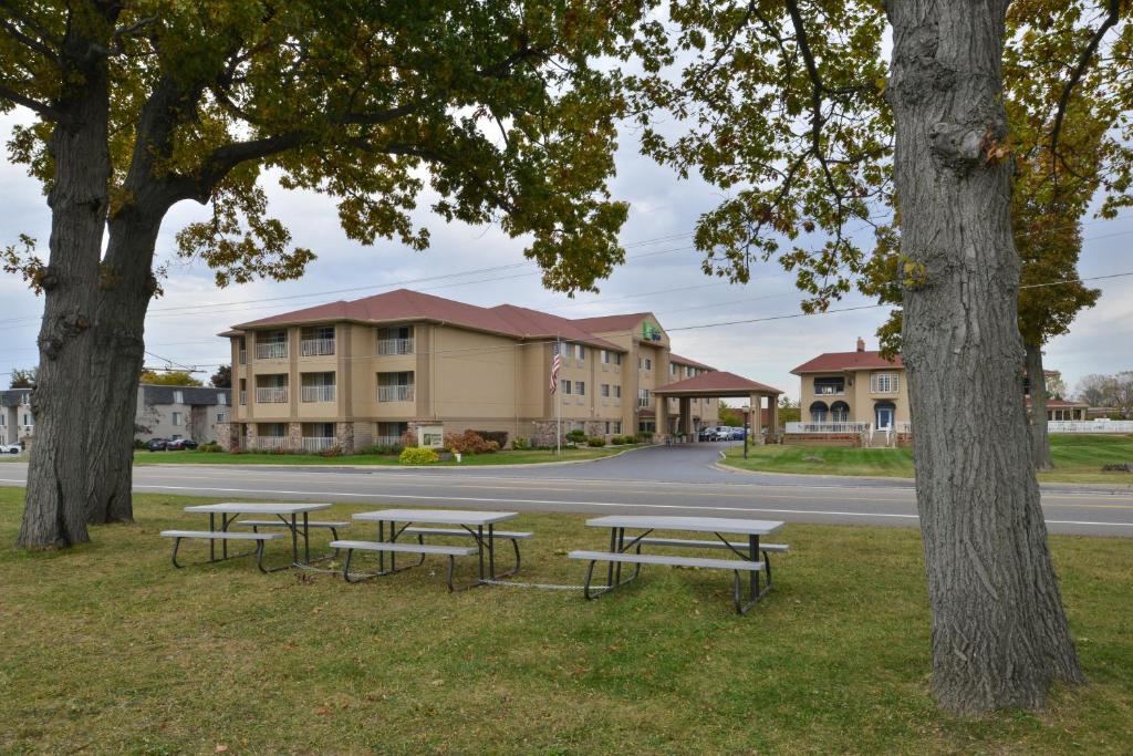 Holiday Inn Express Hotel & Suites-Saint Joseph by IHG photo