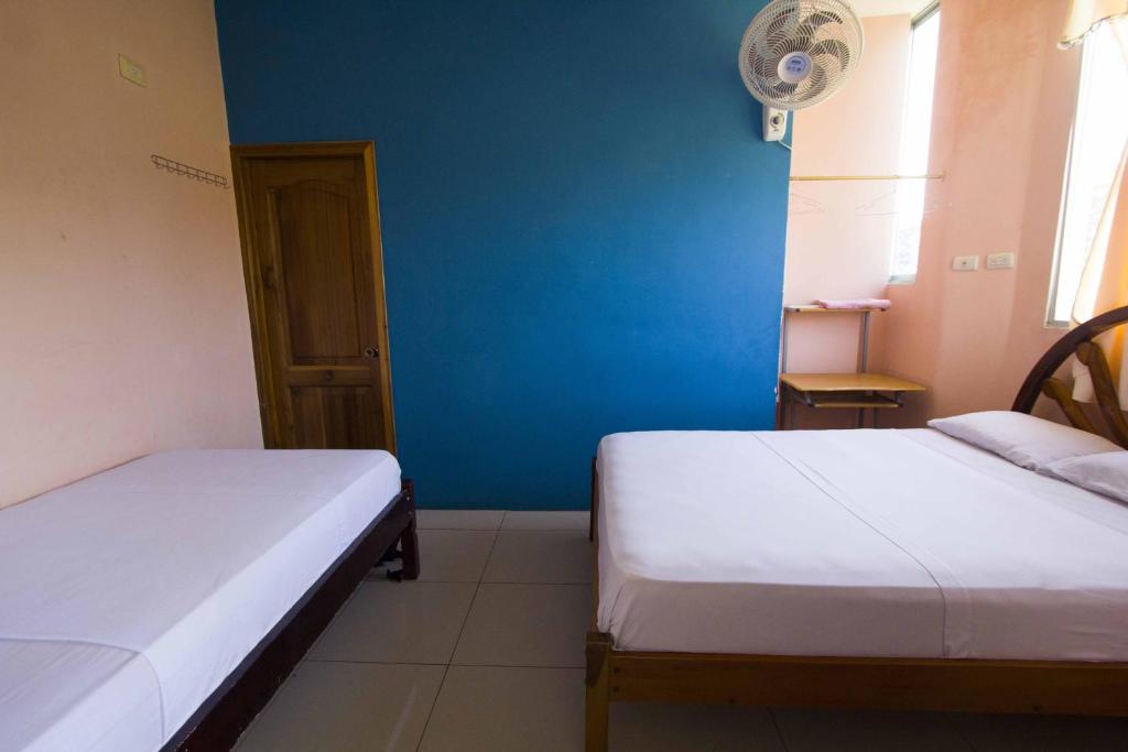 Postel nebo postele na pokoji v ubytování Hostal Alcazaba