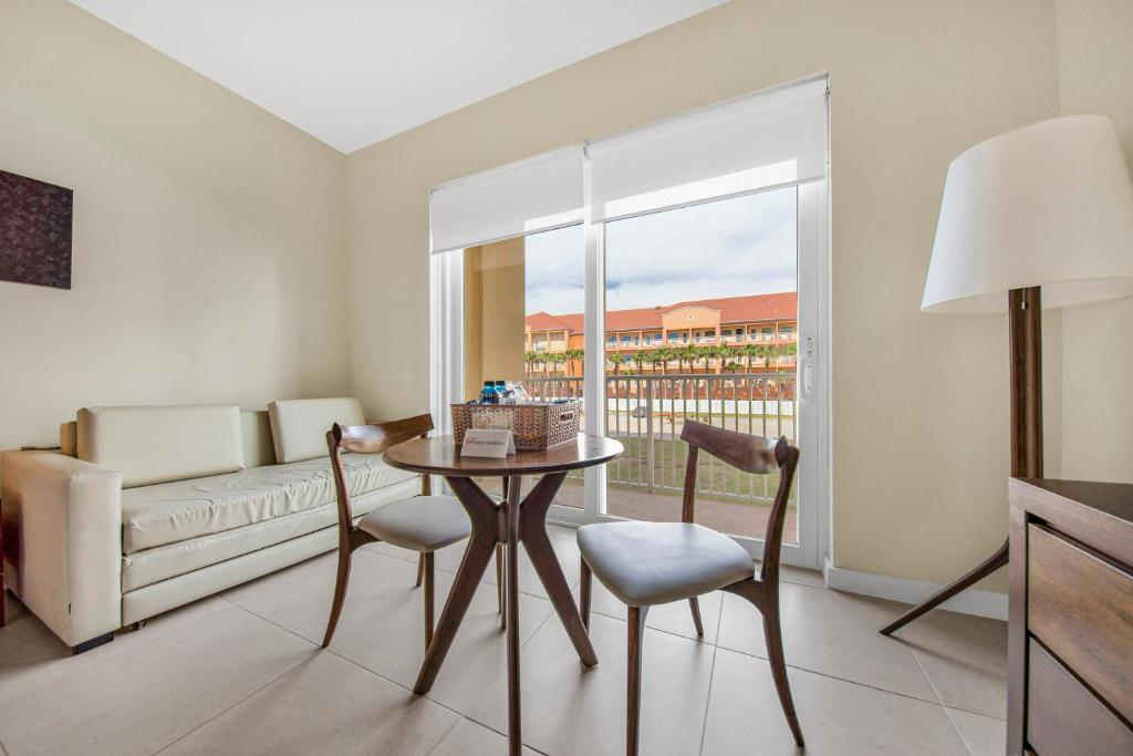 Peninsula Island Resort & Spa - Beachfront Property at South Padre Island - Deluxe King Room