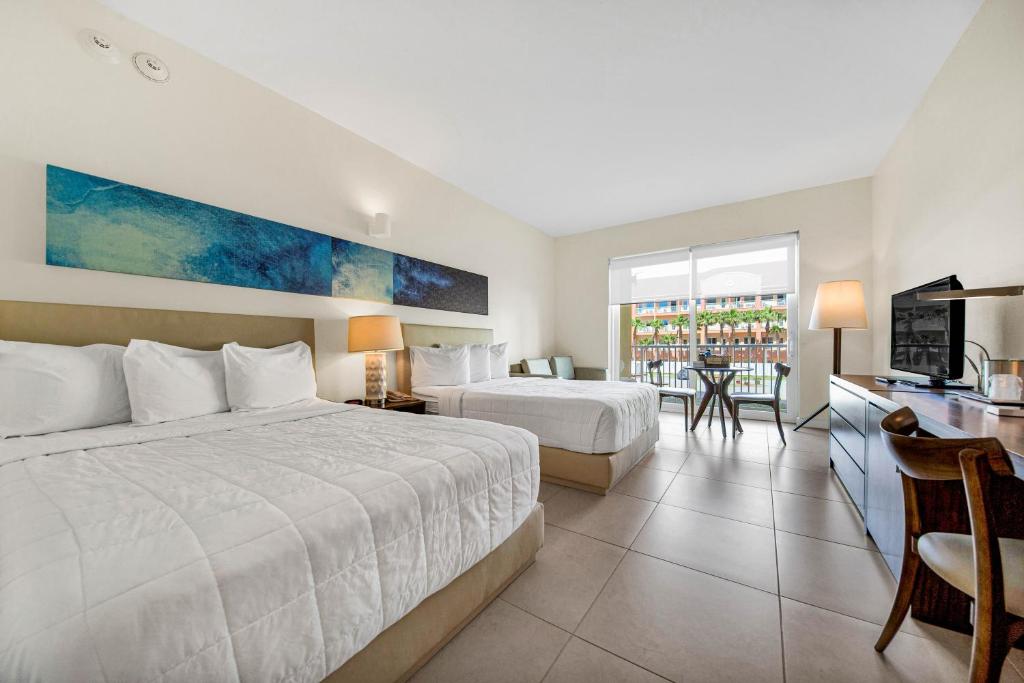 Peninsula Island Resort & Spa - Beachfront Property at South Padre Island - Deluxe Two Double Beds