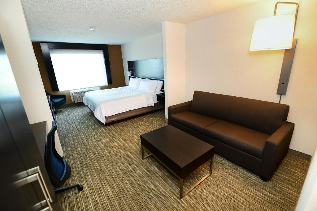 Holiday Inn Express Hotel & Suites Grand Forks by IHG - King Room - Mobility Access/Hearing Accessible