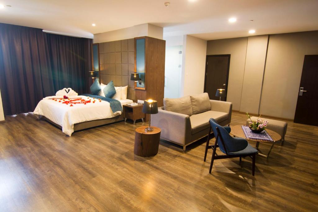 Postel nebo postele na pokoji v ubytování Goldenbay Hotel