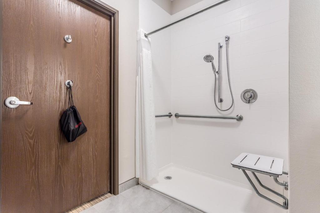 Holiday Inn Express Hotel & Suites Eau Claire North by IHG - Error