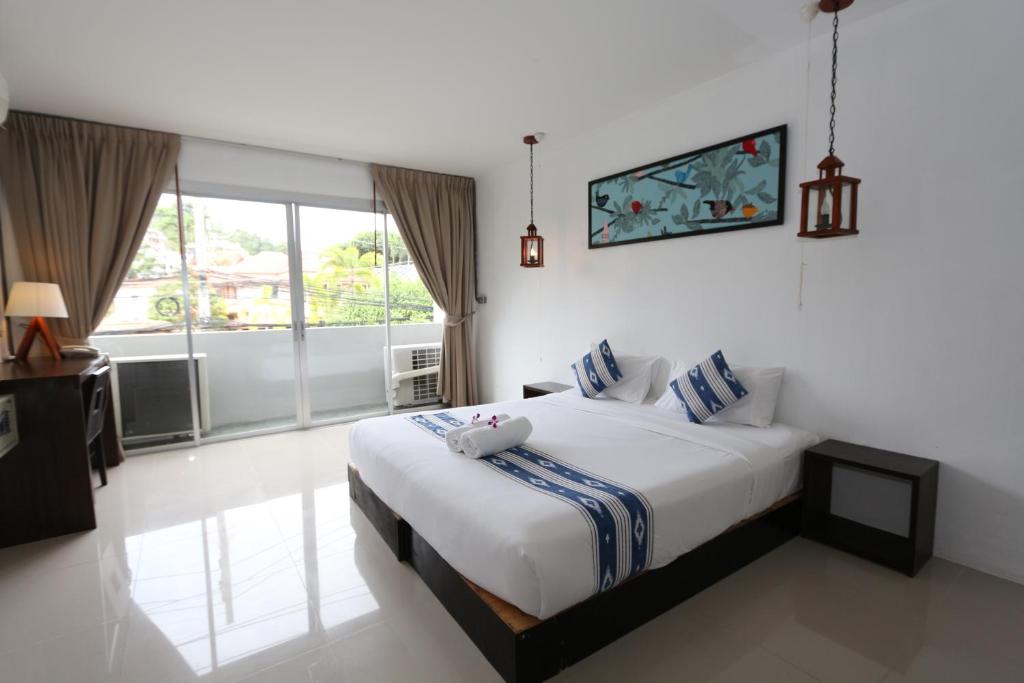 Postel nebo postele na pokoji v ubytování The Nest Resort Patong