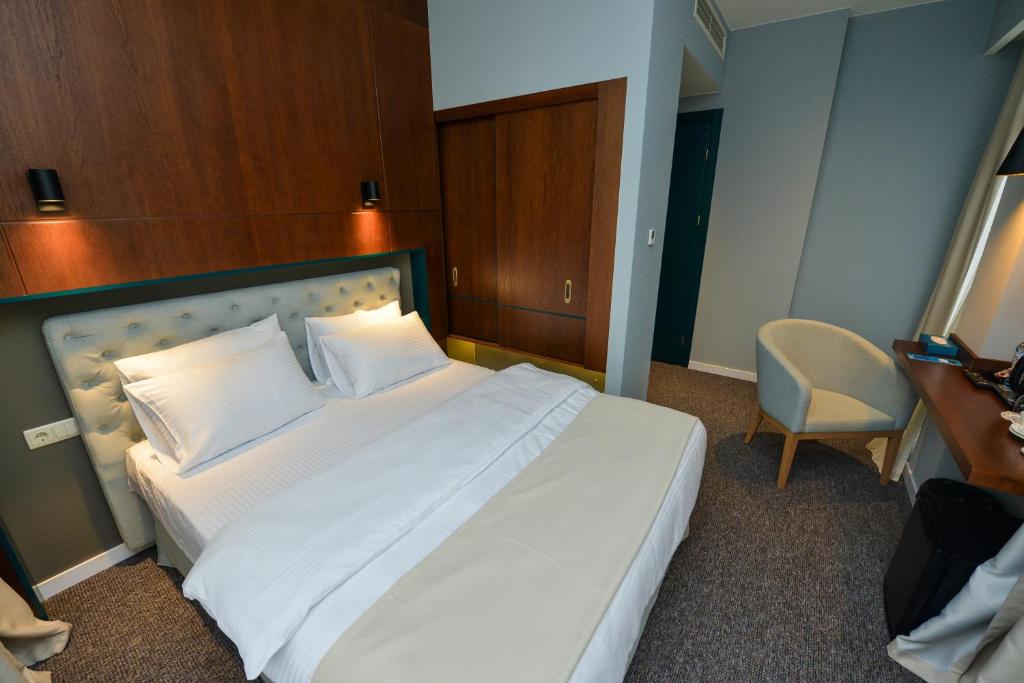 Postel nebo postele na pokoji v ubytování River View Hotel Tbilisi