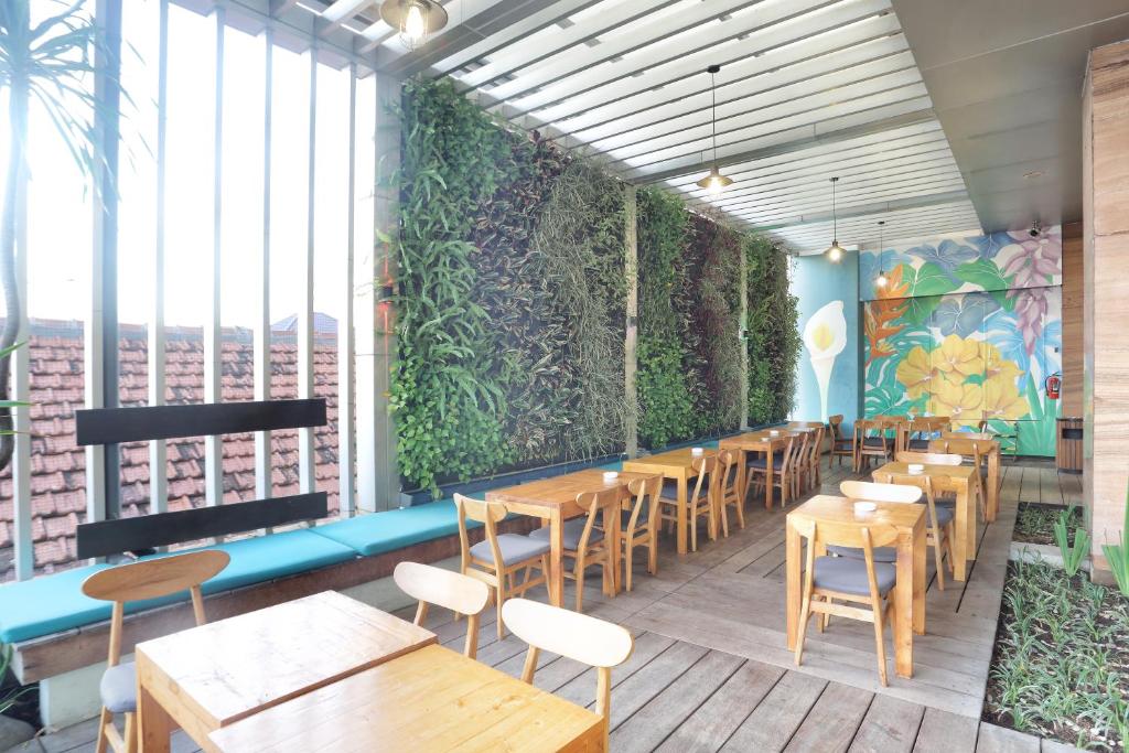 Restaurace v ubytování Holiday Inn Express Semarang Simpang Lima by IHG
