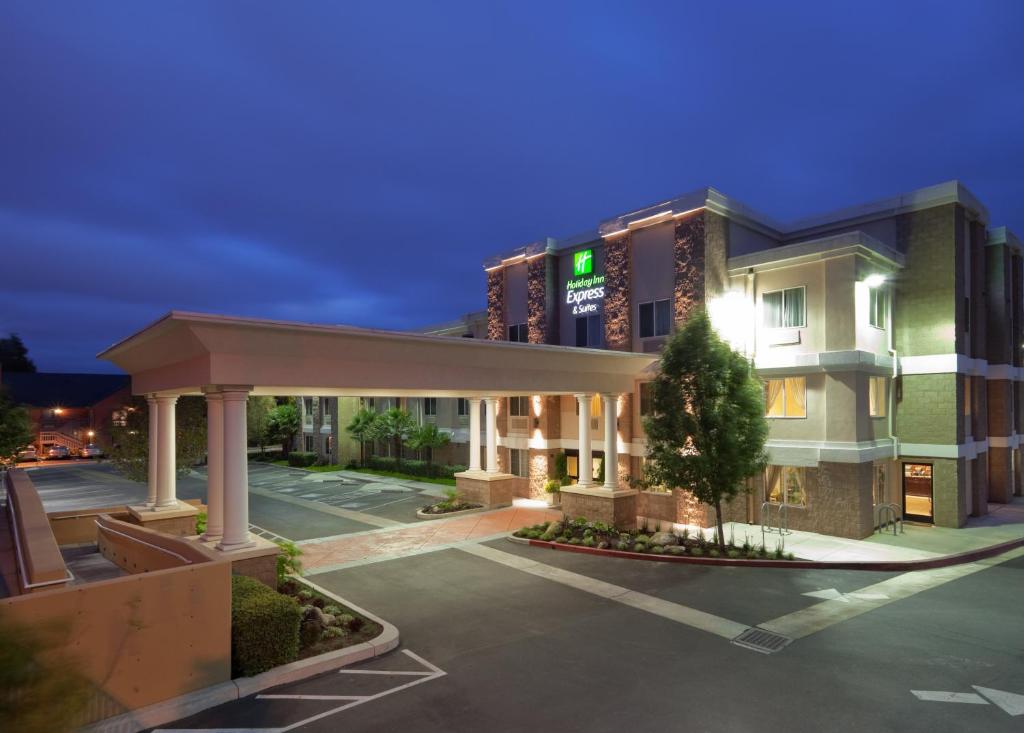 an empty parking lot in front of a hotel at Holiday Inn Express Hotel & Suites Livermore, an IHG Hotel in Livermore