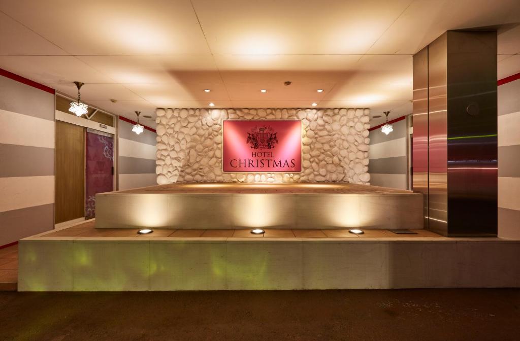 a dressing room with a sign on the wall at Hotel Christmas (Leisure Hotel) in Inazawa