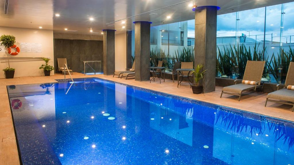 Bazén v ubytování Holiday Inn Express & Suites Chihuahua Juventud by IHG nebo v jeho okolí