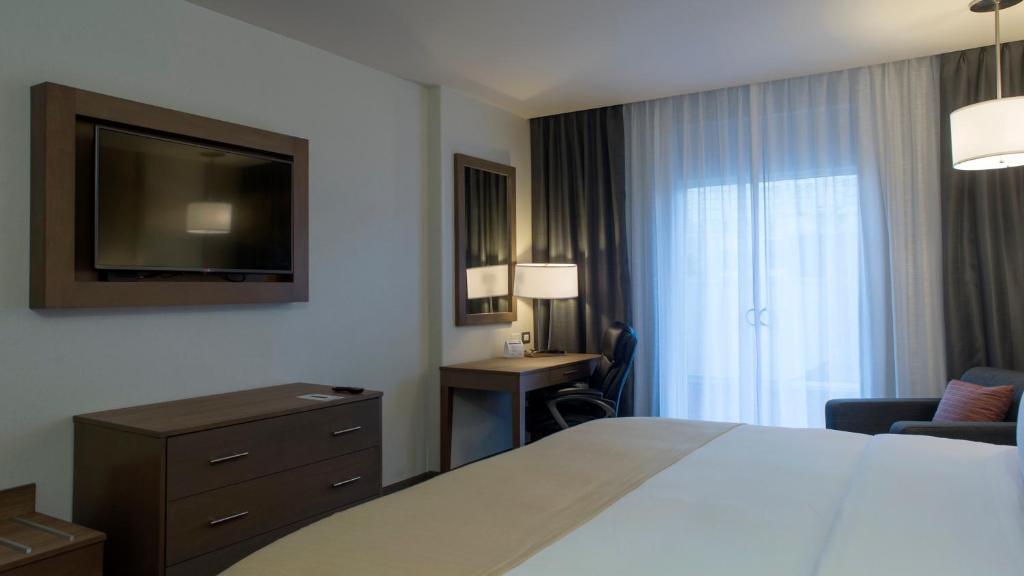Postel nebo postele na pokoji v ubytování Holiday Inn Express & Suites Chihuahua Juventud by IHG