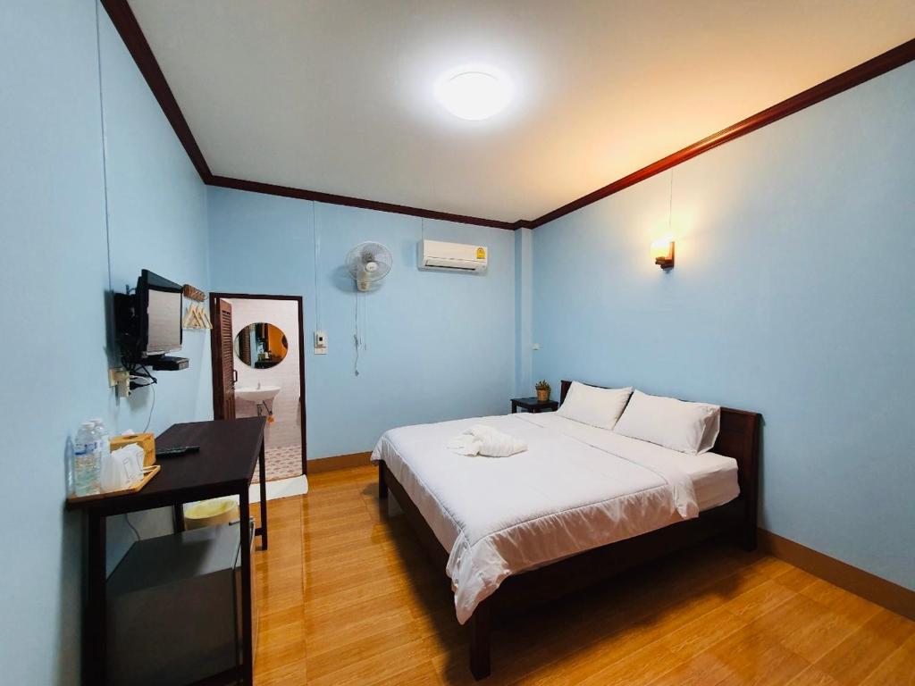 Postel nebo postele na pokoji v ubytování Primmalyn บ้านพริมมาลีณ