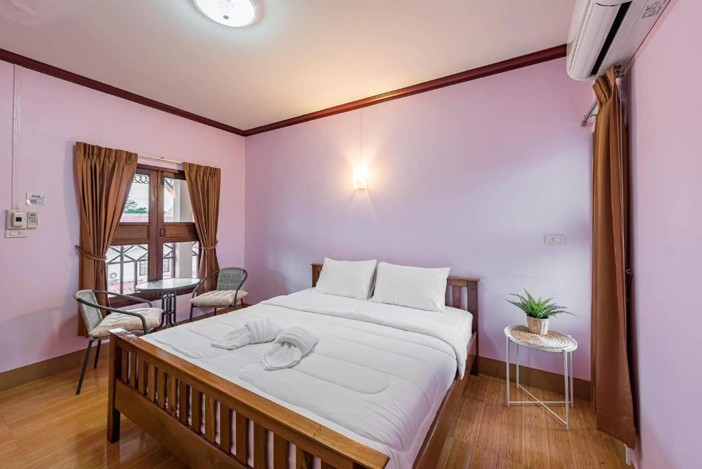 Postel nebo postele na pokoji v ubytování Primmalyn บ้านพริมมาลีณ