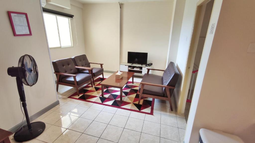 Queen Victoria Apartment Batam - Apartamento De Tres Habitaciones