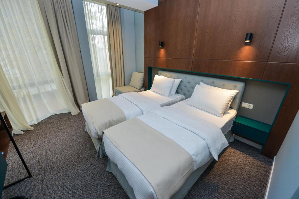 Postel nebo postele na pokoji v ubytování River View Hotel Tbilisi