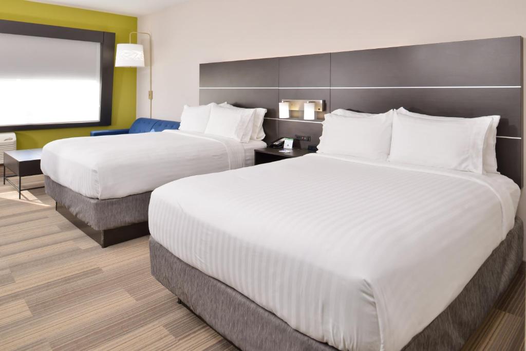 Holiday Inn Express & Suites - Kansas City - Lee's Summit by IHG photo