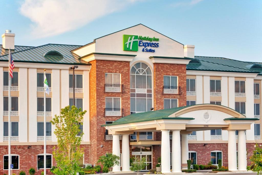 een weergave van de voorkant van een hotel bij Holiday Inn Express Hotel & Suites Millington-Memphis Area, an IHG Hotel in Millington