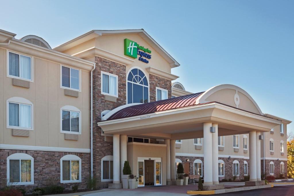 a rendering of a hotel building at Holiday Inn Express and Suites Meriden, an IHG Hotel in Meriden