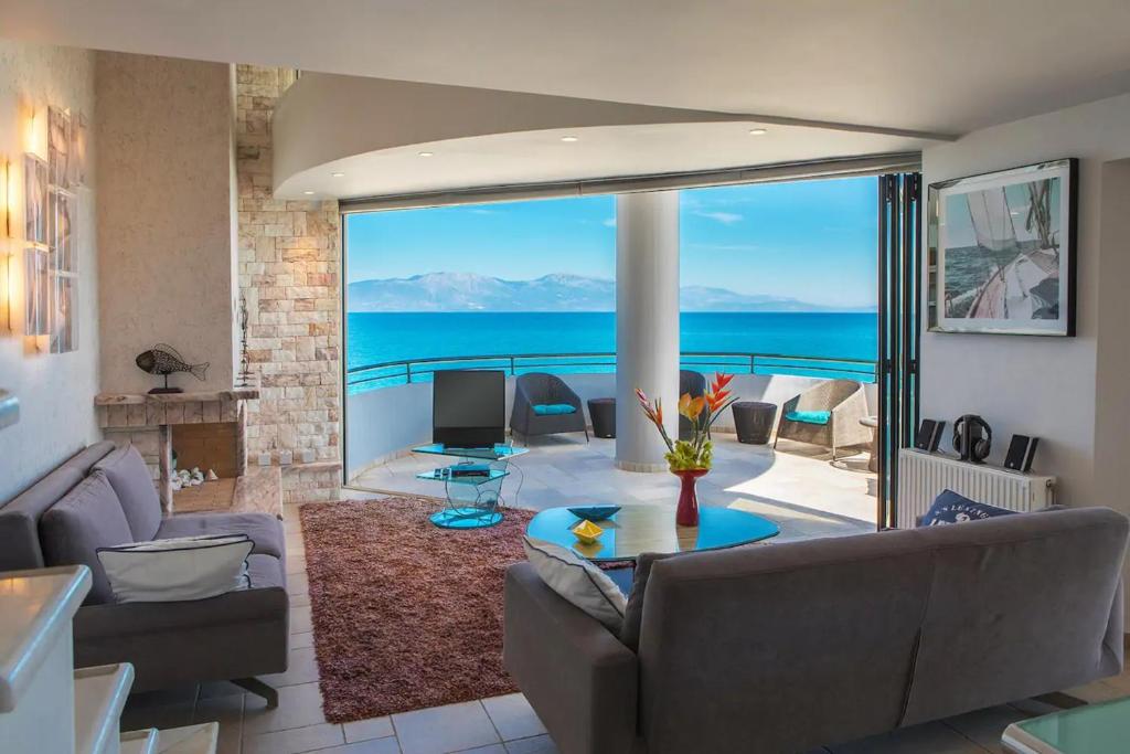 Część wypoczynkowa w obiekcie Marina View Sea Front Apartment