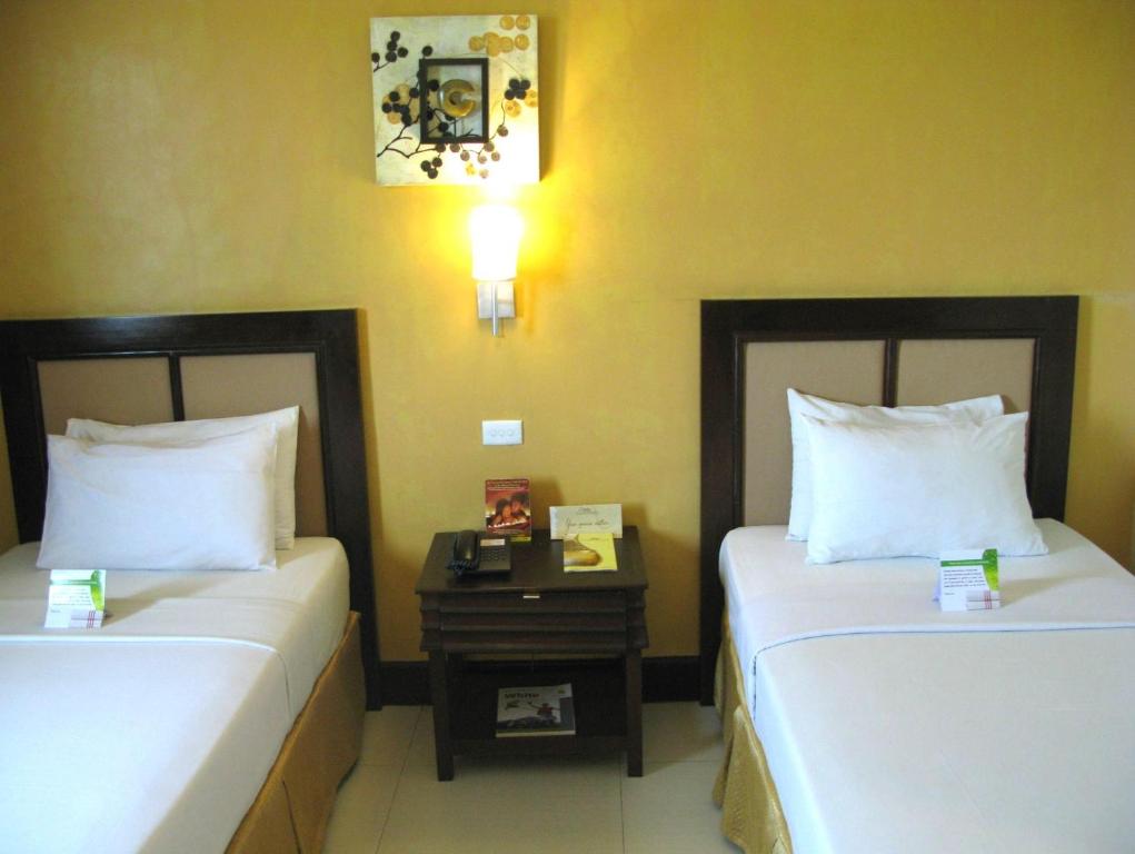 Postel nebo postele na pokoji v ubytování The Royal Mandaya Hotel