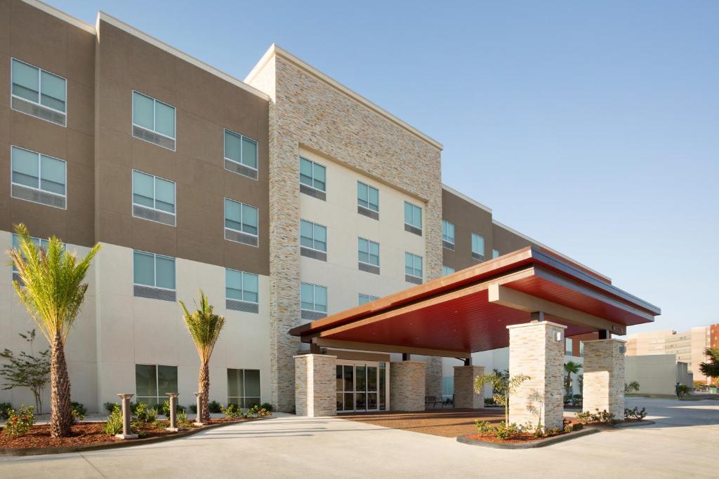 una representación de la parte delantera de un hotel en Holiday Inn Express & Suites - McAllen - Medical Center Area, an IHG Hotel, en McAllen