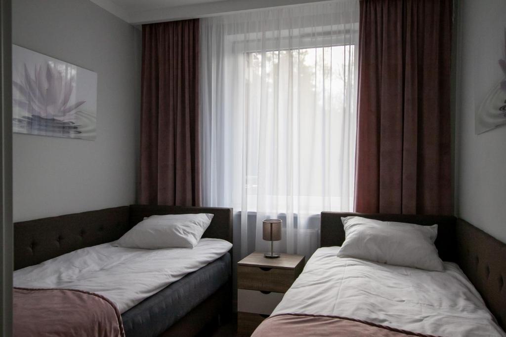 Łóżko lub łóżka w pokoju w obiekcie Apartament Leśny No 4 Blue