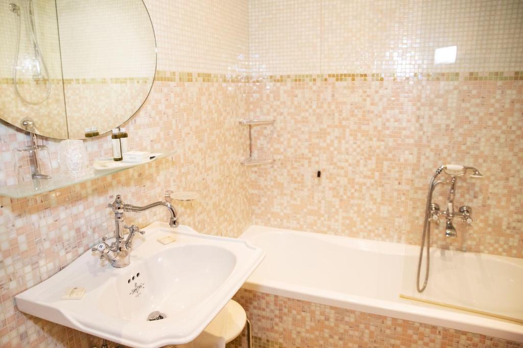 Koupelna v ubytování Hotel Europa