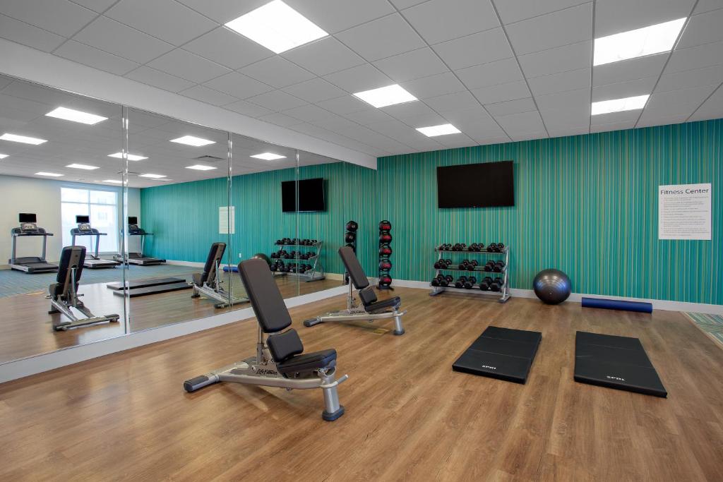 Fitness centrum a/nebo fitness zařízení v ubytování Holiday Inn Express & Suites Lubbock Central - Univ Area by IHG