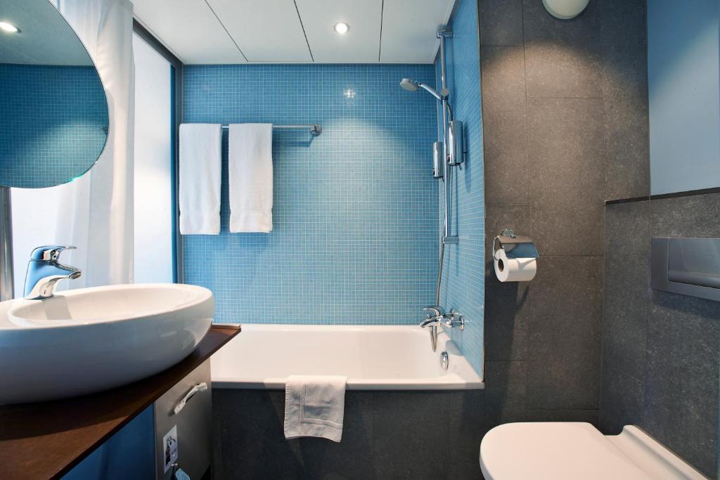 
Single Room with City View
