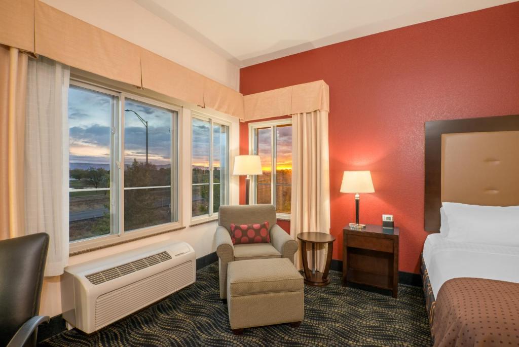 Holiday Inn & Suites Grand Junction-Airport by IHG photo