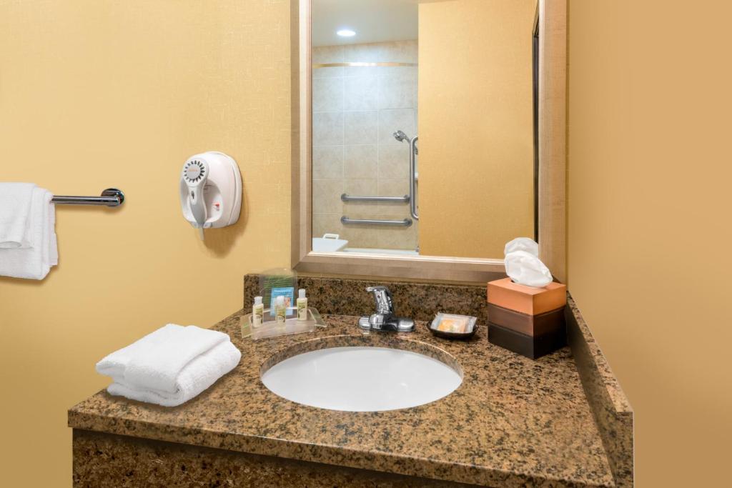 Holiday Inn & Suites Grand Junction-Airport by IHG photo