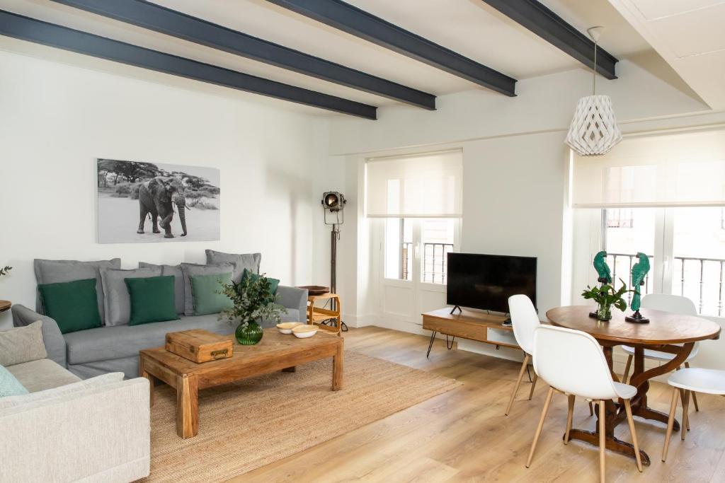 a living room with a couch and a table at Apartamentos Principe 7 in Madrid