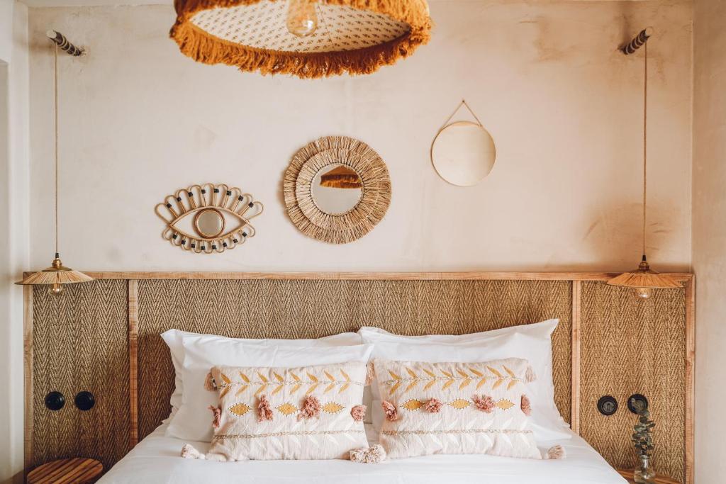 Postel nebo postele na pokoji v ubytování Nomad Hotel - Xábia Port