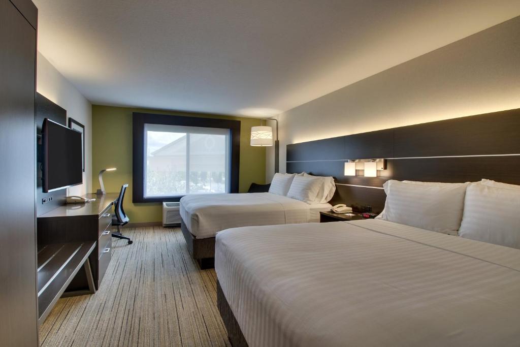 Postel nebo postele na pokoji v ubytování Holiday Inn Express Hotel & Suites Morris by IHG