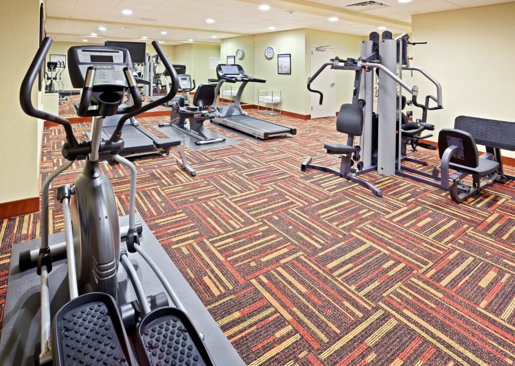 Fitness centrum a/nebo fitness zařízení v ubytování Holiday Inn Express Hotel & Suites Chehalis - Centralia by IHG