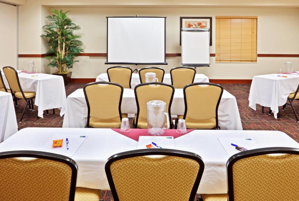 Konferenční prostory v ubytování Holiday Inn Express Hotel & Suites Chehalis - Centralia by IHG