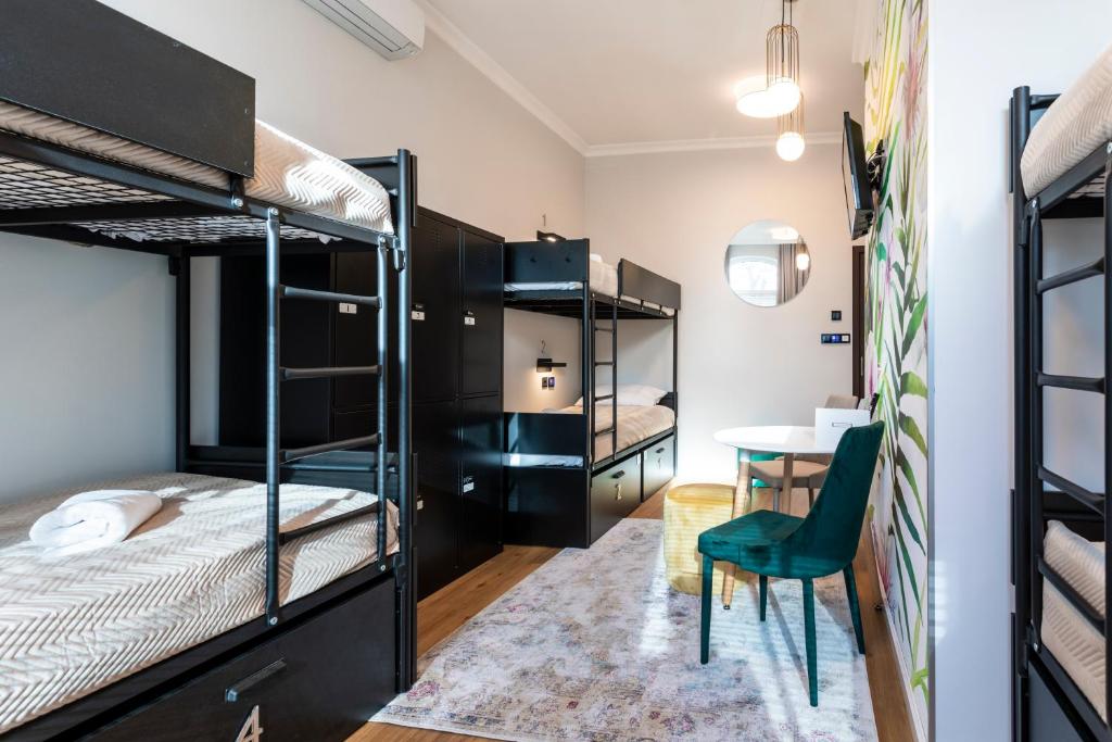 Postel nebo postele na pokoji v ubytování Forrest Apartments & Hostel