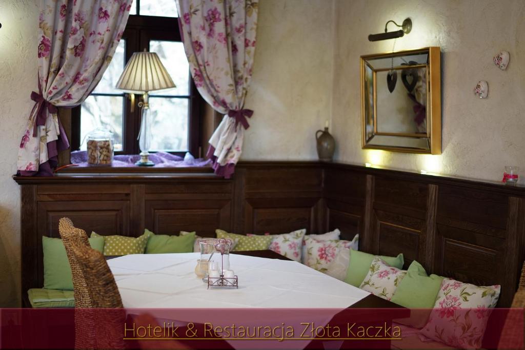 Fotografie z fotogalerie ubytování Hotelik & Restauracja Złota Kaczka v destinaci Zhořelec
