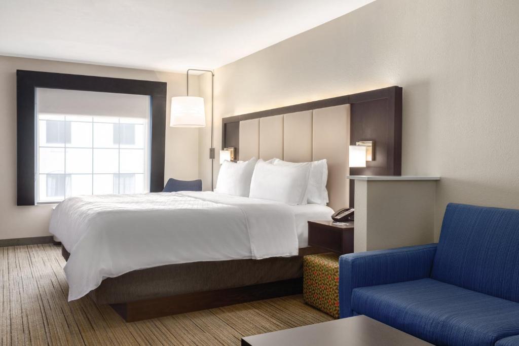 Holiday Inn Express Hotel & Suites Lawton-Fort Sill by IHG - Rey Suite