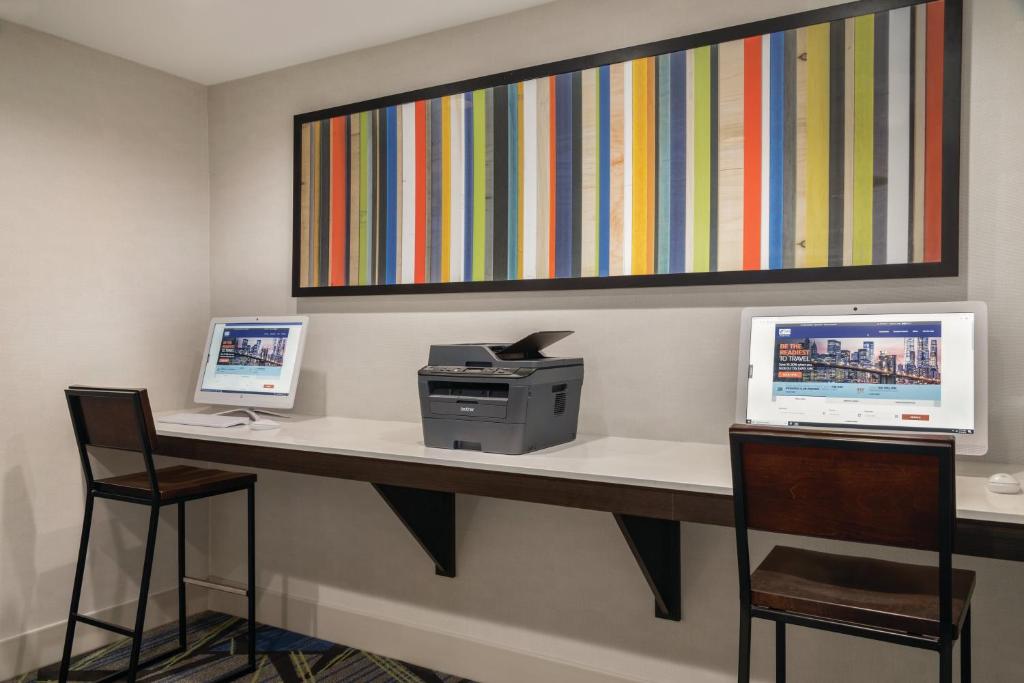 Holiday Inn Express Hotel & Suites Lawton-Fort Sill by IHG photo