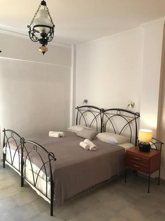 A bed or beds in a room at NEFELI apartments