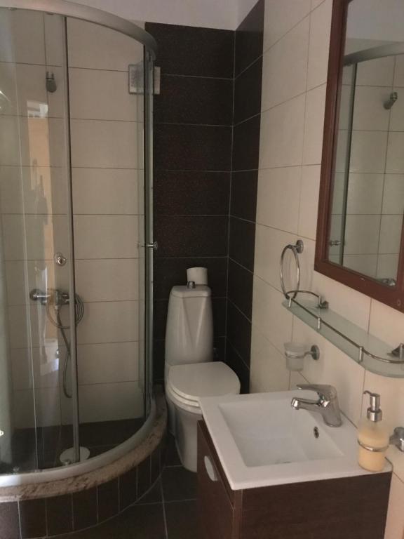 A bathroom at NEFELI apartments