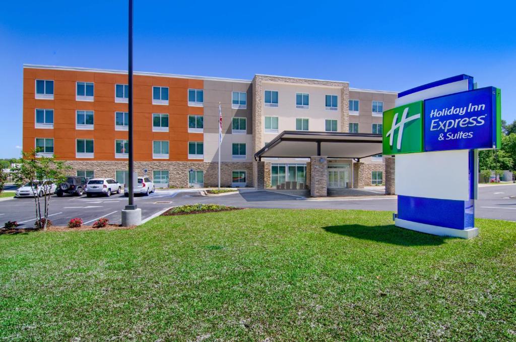 Holiday Inn Express & Suites Mobile