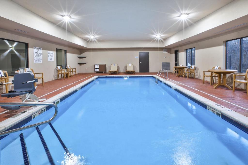Holiday Inn Express Niles An Ihg Hotel Niles Updated 2021 Prices