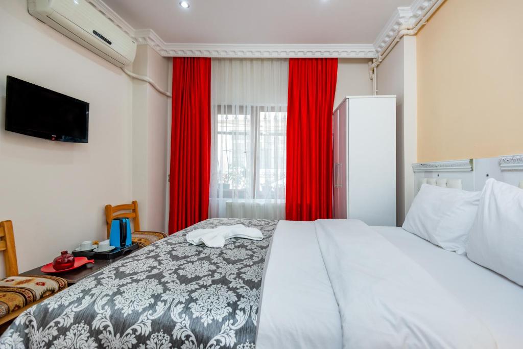 A bed or beds in a room at Nar Hotel