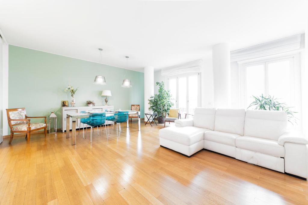 Posedenie v ubytovaní Loreto Elegant Flat