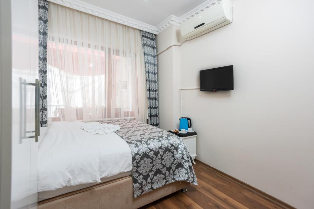 A bed or beds in a room at Nar Hotel